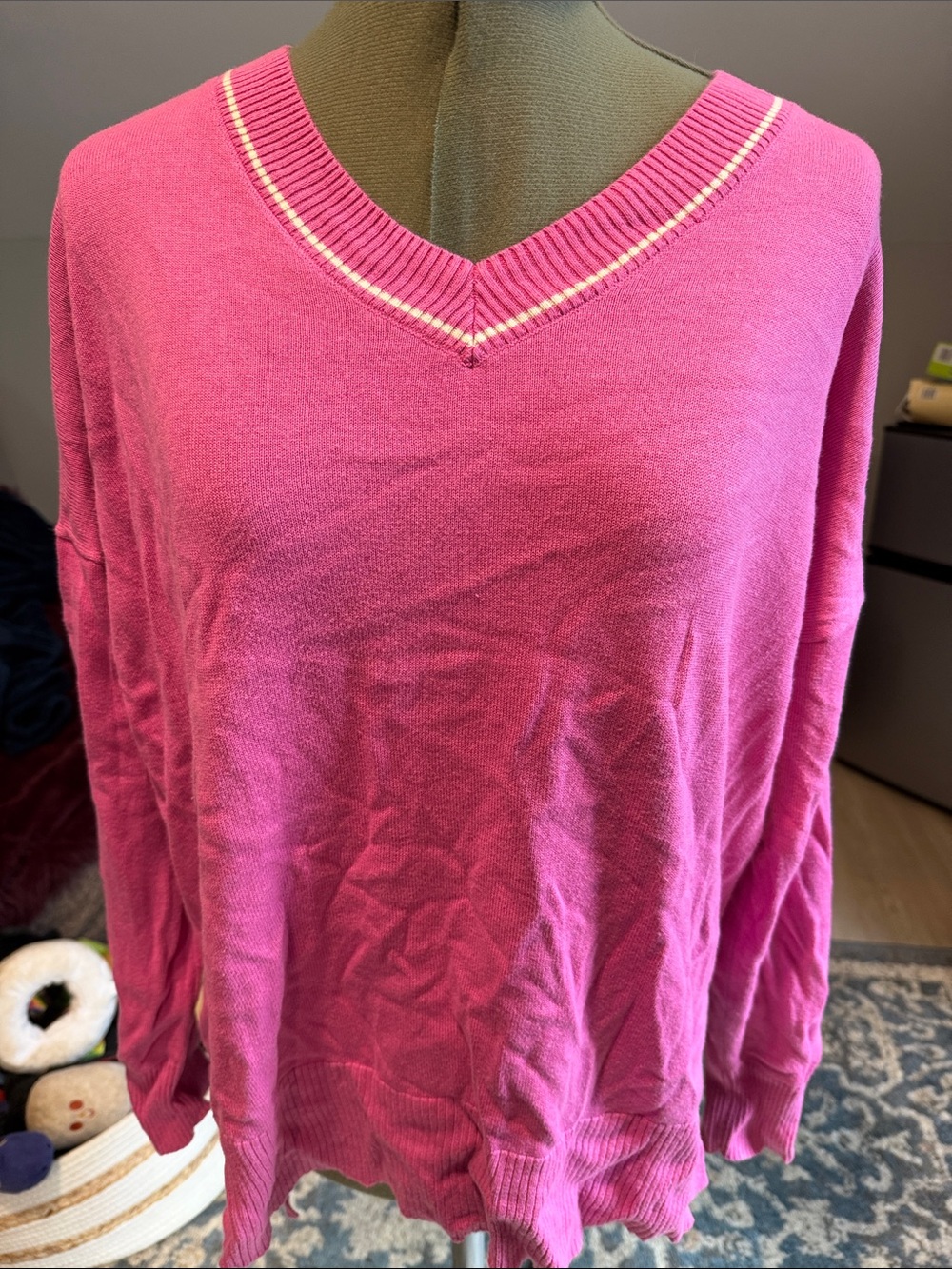 Studio Park Classic V-Neck Lightweight Pink Sweater (Oversized Medium)